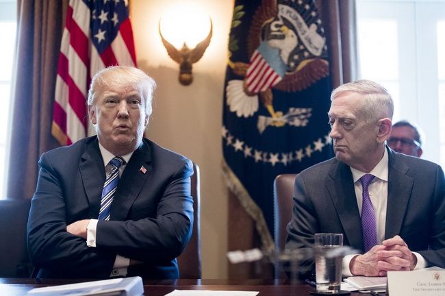Президент США Д. Трамп і глава Пентагону Дж. Меттіс Президент США Д. Трамп і глава Пентагону Дж. Меттіс