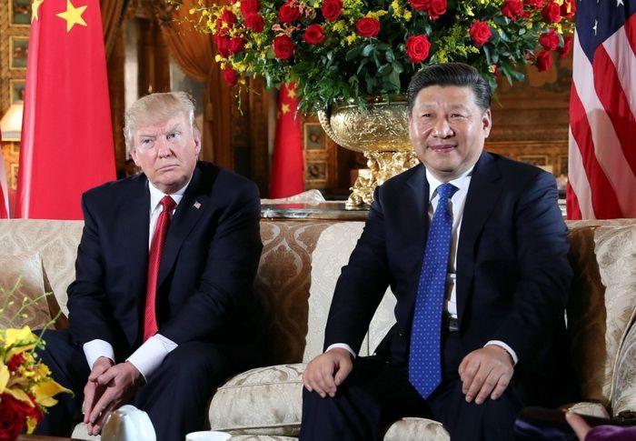 Перша офіційна зустріч Сі Цзіньпіна і Дональда Трампа, Флорида, 6 квітня 2017 р. Перша офіційна зустріч Сі Цзіньпіна і Дональда Трампа, Флорида, 6 квітня 2017 р.