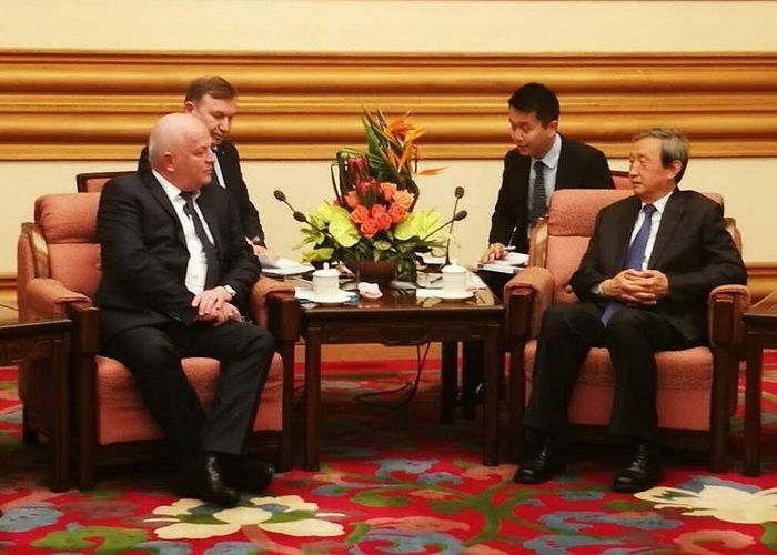Зустріч першого віце-прем'єра України С. Кубіва з віце-прем'єром Держради КНР Ма Каєм, Пекін, 14 травня 2017 р. Зустріч першого віце-прем'єра України С. Кубіва з віце-прем'єром Держради КНР Ма Каєм, Пекін, 14 травня 2017 р.