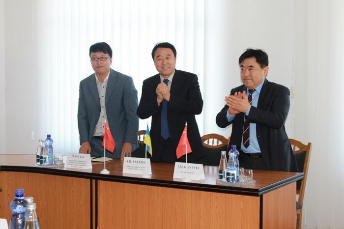 Representatives of the Chinese company YUYUE Home Textile in Ukraine Representatives of the Chinese company YUYUE Home Textile in Ukraine