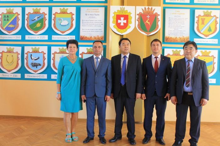 Representatives of the Chinese company YUYUE Home Textile in Ukraine Representatives of the Chinese company YUYUE Home Textile in Ukraine