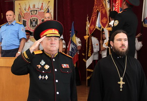 Ще однією опорою &laquo;президента&raquo; були так звані &laquo;козаки&raquo;, об'єднані в &laquo;Кримський козачий союз&raquo;
