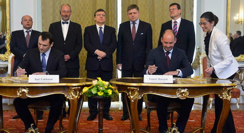 Словацький газовий оператор компанія Eustream і оператор української газотранспортної системи (ГТС) ПАТ &laquo;Укртрансгаз&raquo; 28 квітня 2014 р. в Братиславі підписали меморандум про реверс газу зі Словаччини в Україну