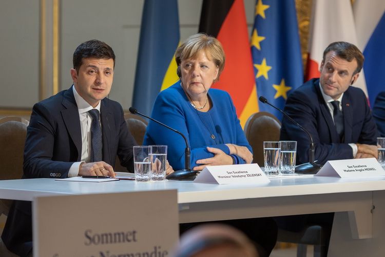 Україну очікує складний і серйозний етап переговорів з Росією, який багато в чому буде визначати майбутнє української держави Україну очікує складний і серйозний етап переговорів з Росією, який багато в чому буде визначати майбутнє української держави