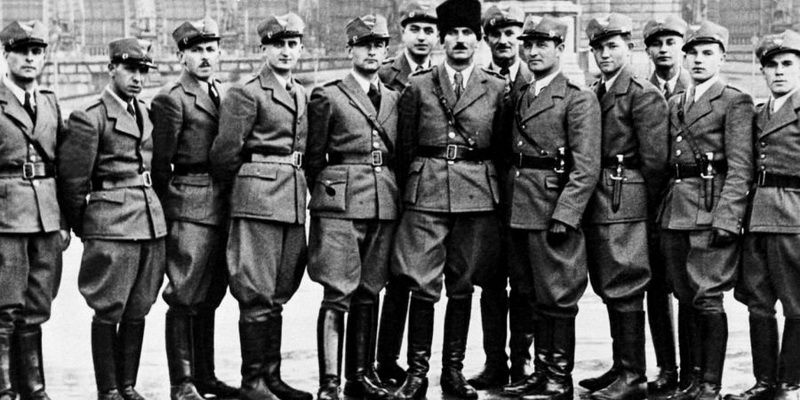 Карпатські січовики. В центрi — Д. Клiмпуш Карпатські січовики. В центрi — Д. Клiмпуш