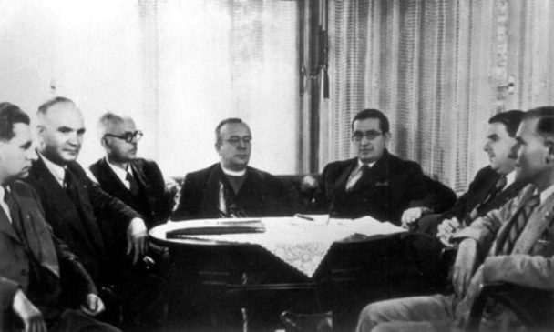Засідання уряду Карпатської України. В центрі — А. Волошин