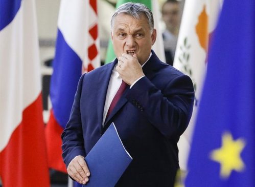Прем'єр-міністр Угорщини В. Орбан свого часу закликав Варшаву брати участь в розподілі української території