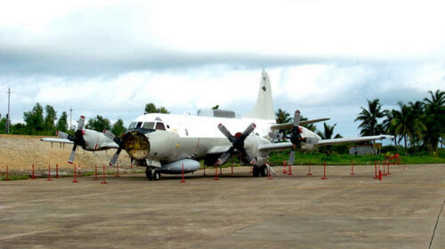 Пошкоджений літак EP-3 на китайському аеродромі на острові Хайнань